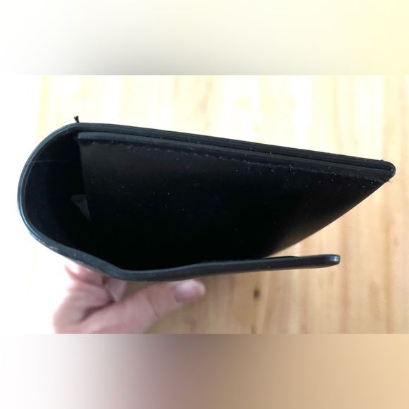 L.A.M.B. Elegant Black Leather Sunglass Case - Picture 5 of 5
